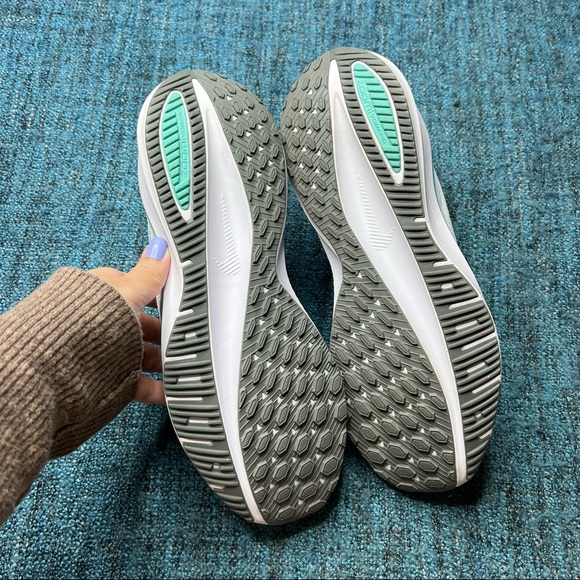 Nike Air Zoom Vomero 14 Sneakers in Thunder Grey Aurora Green - Picture 7 of 8